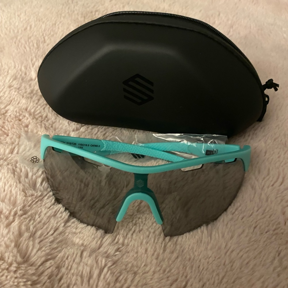 Cycling photochromic sunglasses